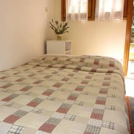 Yasmin, 50 M From The And Promenade Apartment Vantacici