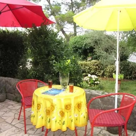 Yasmin, 50 M From The And Promenade Apartment Vantacici